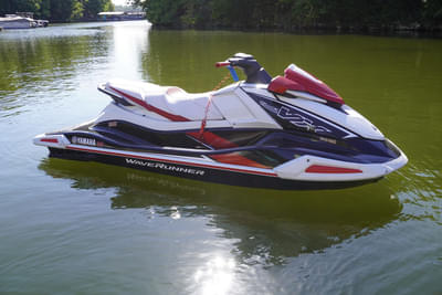 BOATZON | Yamaha VX DELUXEBLACKTORCH RED 2021