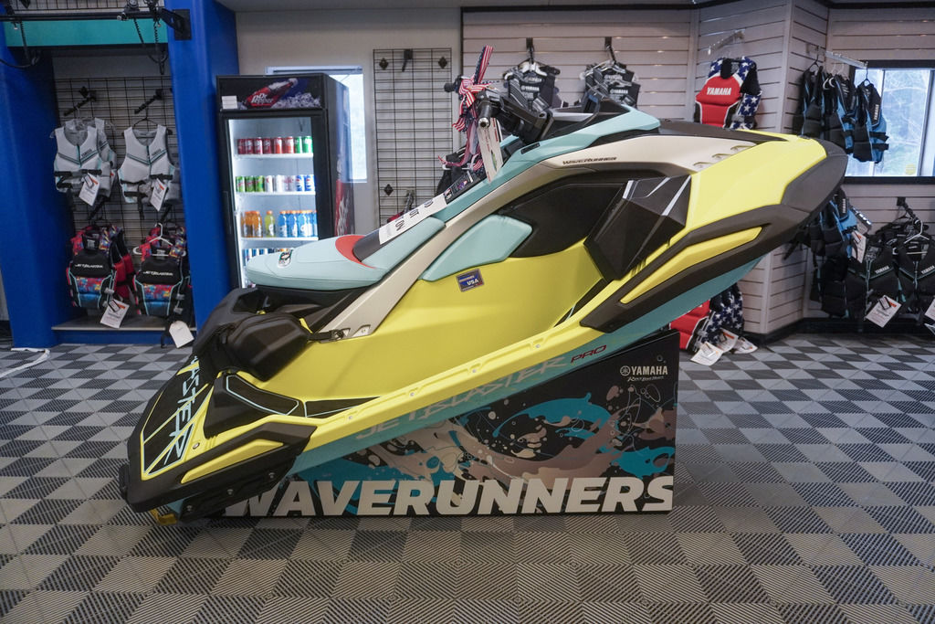 2025 Yamaha Waverunners JETBLASTER PRO 2LUNAR YELLOWMINT - Sold Boat