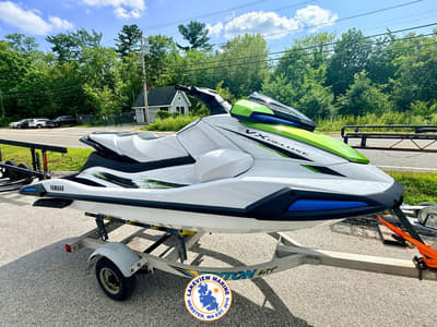 BOATZON | Yamaha WaveRunners VX Deluxe with Audio 2026