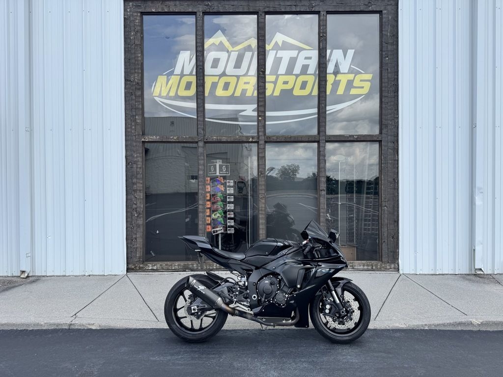 2022 Yamaha YZFR1 - Sold Boat