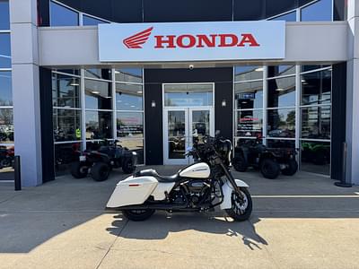 BOATZON | 2018 HarleyDavidson Street Glide Special  Color Option