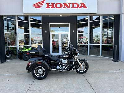 BOATZON | 2022 HarleyDavidson Tri Glide Ultra Vivid Black Trike