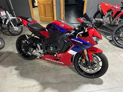 BOATZON | 2022 Honda CBR1000RR Base  Grand Prix Red
