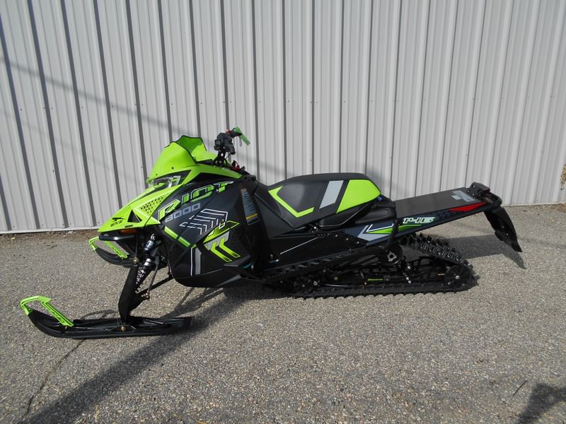 2024-arctic-cat-riot-8000-