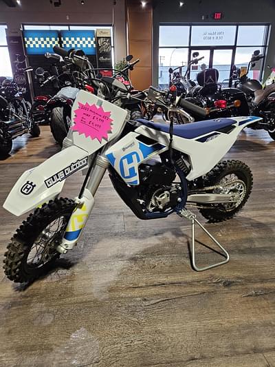 BOATZON | 2024 Husqvarna Motorcycles EE 3