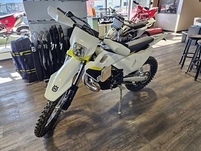 BOATZON | 2025 Husqvarna Motorcycles TE 300