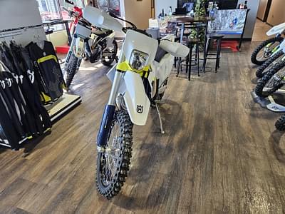 BOATZON | 2025 Husqvarna Motorcycles TE 300