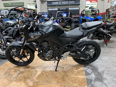 BOATZON | 2025 Yamaha MT 03  Matte Stealth Black