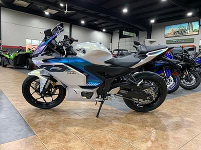 BOATZON | 2025 Yamaha YZF R3 Lunar White Nebula Blue BOATZON | 2025 Yamaha YZF R3 Lunar White Nebula Blue