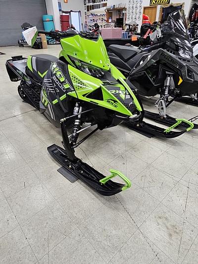 BOATZON | Arctic Cat® RIOT 8000 ES QS3 2024