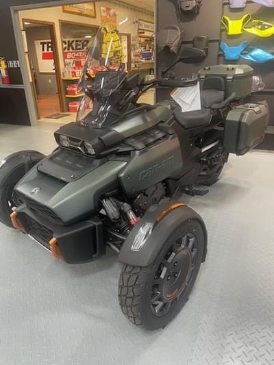 BOATZON | Can-Am® Canyon Redrock 2025