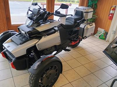 BOATZON | Can-Am® Canyon XT 2025