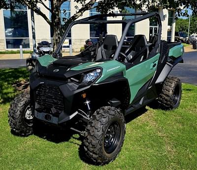 BOATZON | Can-Am® Commander DPS 700 2025