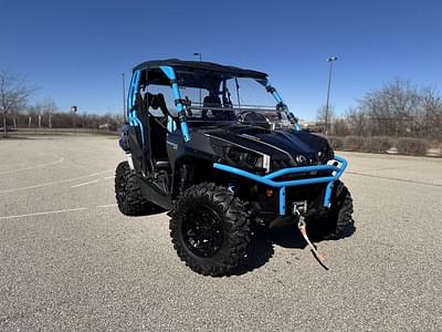 BOATZON | Can-Am® Commander XT 800R Carbon Black  Octane Blue 2020