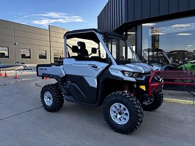 BOATZON | Can-Am® Defender X mr with HalfDoors HD10 Hyper Silver  Legion Red 2025