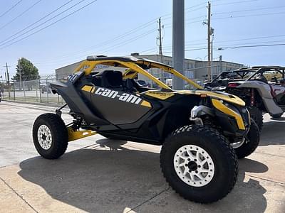 BOATZON | Can-Am® Maverick R X RS Carbon Black  Neo Yellow 2024