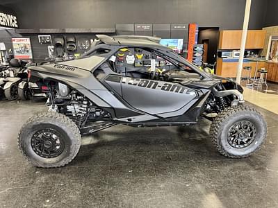 BOATZON | Can-Am® Maverick R X RS Triple Black 2024