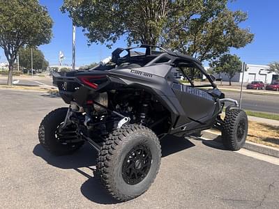 BOATZON | Can-Am® Maverick R X RS with SmartShox Triple Black 2024