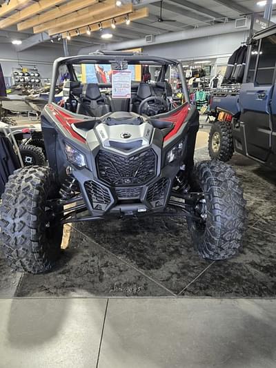 BOATZON | Can-Am® Maverick X3 DS Turbo Fiery Red  Hyper Silver 2025