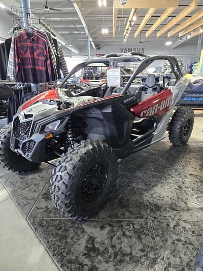 BOATZON | Can-Am® Maverick X3 DS Turbo Fiery Red  Hyper Silver 2025