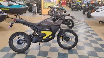 BOATZON | Can-Am® Origin Carbon Black 2025