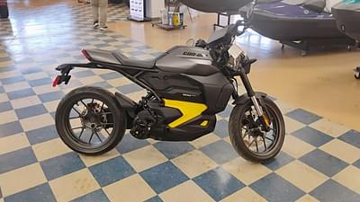 BOATZON | Can-Am® Pulse Carbon Black 2025