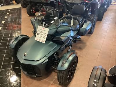 BOATZON | Can-Am® Spyder F3 Limited Dark Wheels 2025