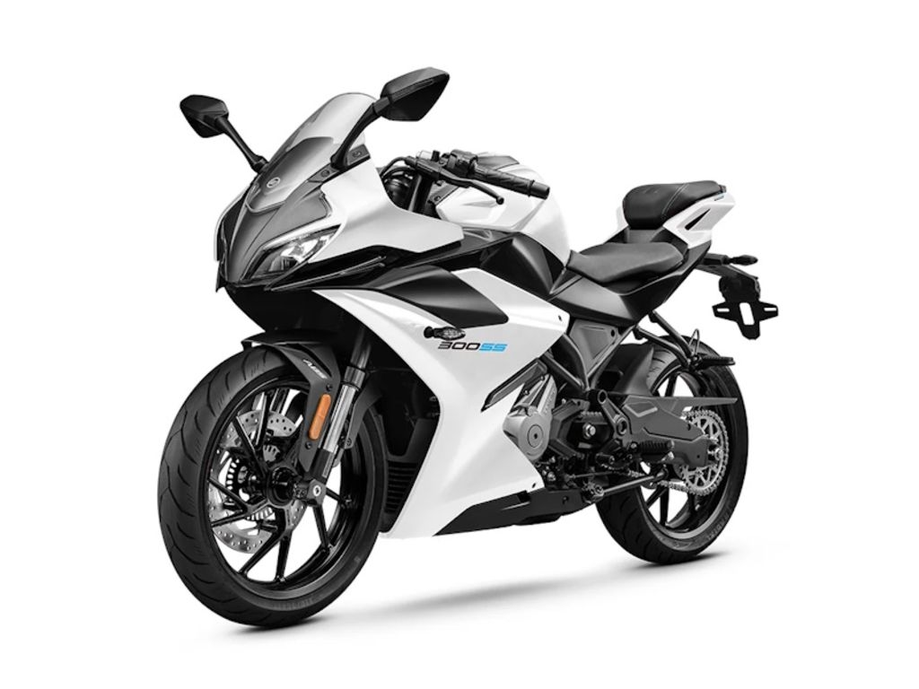 2025 CFMOTO 300SS - Sold Boat
