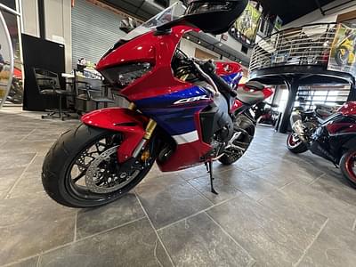 BOATZON | Honda® CBR1000RRR 2024