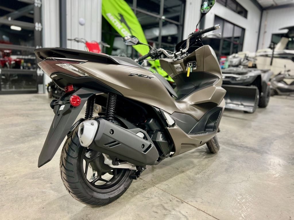 HONDA　PCX 64432-KWN-900ZC. COVER, L. SIDE *R340C*. Fairing Honda PCX - buy