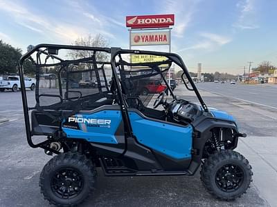 BOATZON | Honda® Pioneer 10005 Deluxe 2025