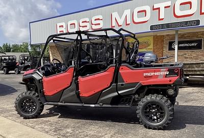 BOATZON | Honda® Pioneer 10006 Deluxe Crew 2025