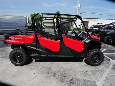 BOATZON | Honda® Pioneer 10006 Deluxe Crew 2025