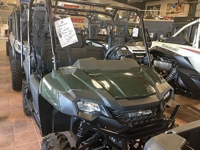 BOATZON | Honda® Pioneer 7004 Deluxe 2025