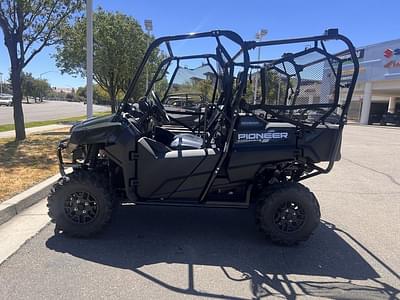 BOATZON | Honda® Pioneer 7004 Deluxe 2025