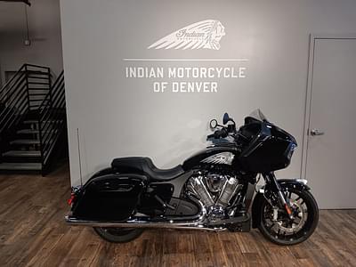 BOATZON | Indian Motorcycle® Challenger Black Metallic 2024