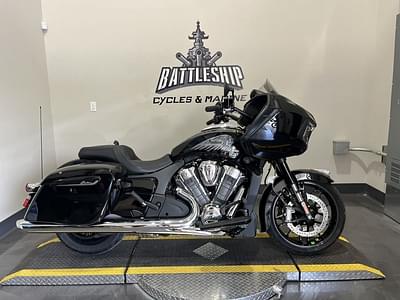 BOATZON | Indian Motorcycle® Challenger Black Metallic 2024