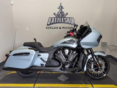 BOATZON | Indian Motorcycle® Challenger Dark Horse 112 Frost Silver Smoke 2025