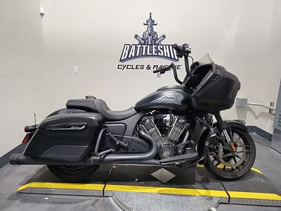 BOATZON | Indian Motorcycle® CHALLENGER DARK HORSE THNDR BLK SMK 49ST N21LCDRRAH 2021