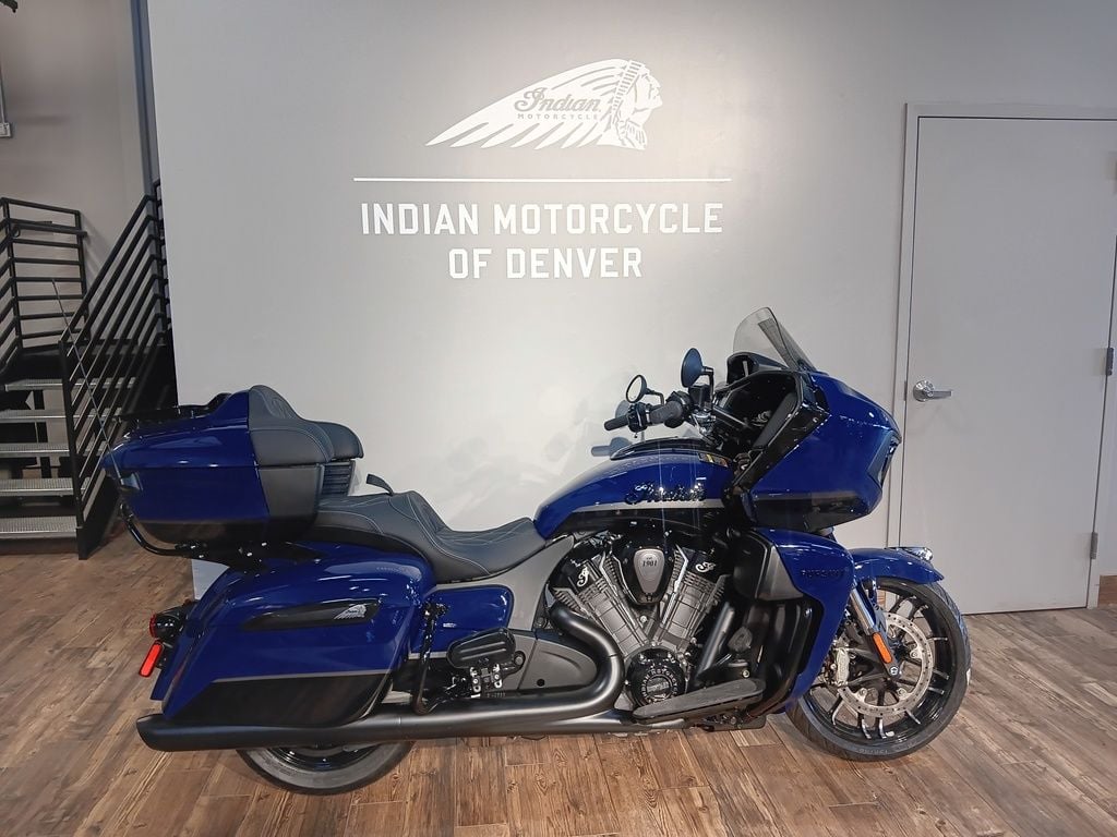 New Indian Motorcycle® Pursuit Dark Horse Springfield Blue 2024