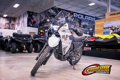BOATZON | Kawasaki KLR650 Pearl Crystal WhiteMetallic Carbon Gray ABS 2025