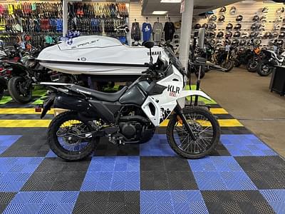 BOATZON | Kawasaki KLR650 S Pearl Crystal WhiteMetallic Carbon Gray 2025