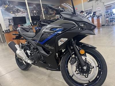 BOATZON | Kawasaki Ninja 500 ABS Metallic Flat Spark BlackMetallic Spark Black 2025