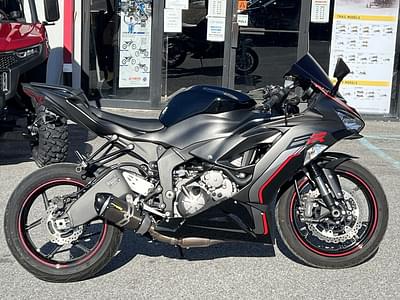 BOATZON | Kawasaki Ninja ZX6R Metallic Matte Graphenesteel GrayMetallic Black 2022