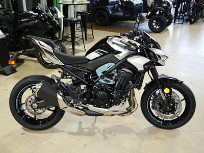 BOATZON | Kawasaki Z900 ABS Galaxy SilverMetallic Spark Black 2025