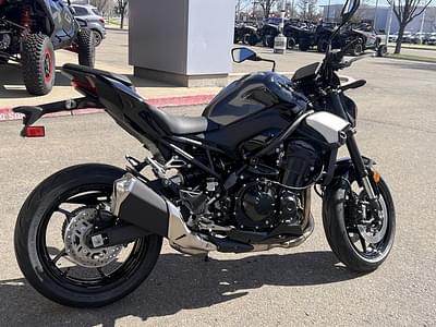 BOATZON | Kawasaki Z900 ABS Metallic Spark BlackMetallic Carbon Gray 2025