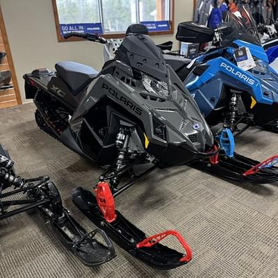 BOATZON | Polaris® 850 Indy XC 137 Gloss Black 2024