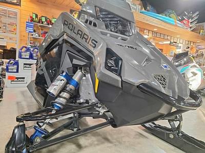 BOATZON | Polaris® 9R Switchback Assault 146 Shadow Gray  Gloss Black 2025