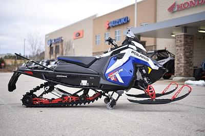BOATZON | Polaris® ProStar S4 Indy Adventure 137 2023