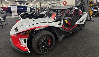 BOATZON | Polaris® SLINGSHOT ROUSH AUTODRIVE RACETRACK RED Edition 2024